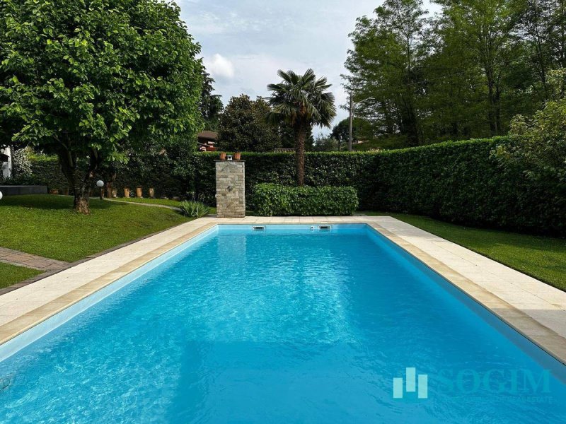 Moradia em Villa Guardia