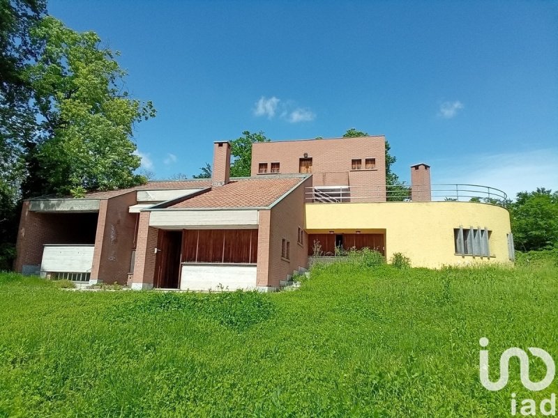 House in Pecetto di Valenza