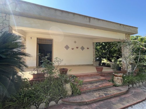 Вилла в Кастелламмаре-дель-Гольфо