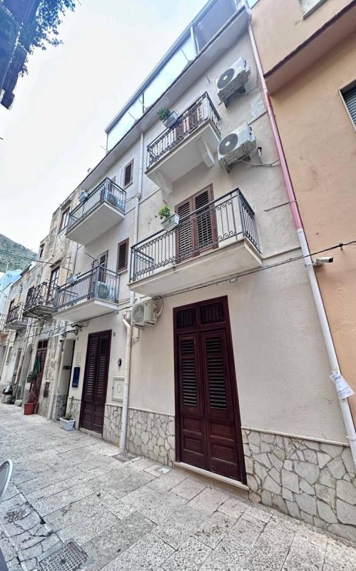 Casa geminada em Castellammare del Golfo