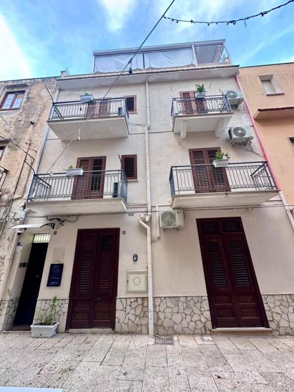 Casa geminada em Castellammare del Golfo