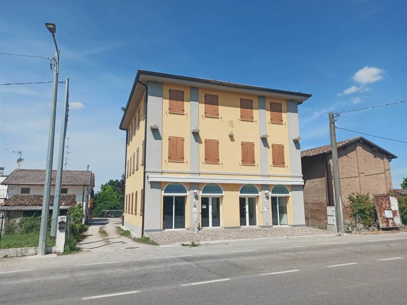 Gebouw in Mirandola