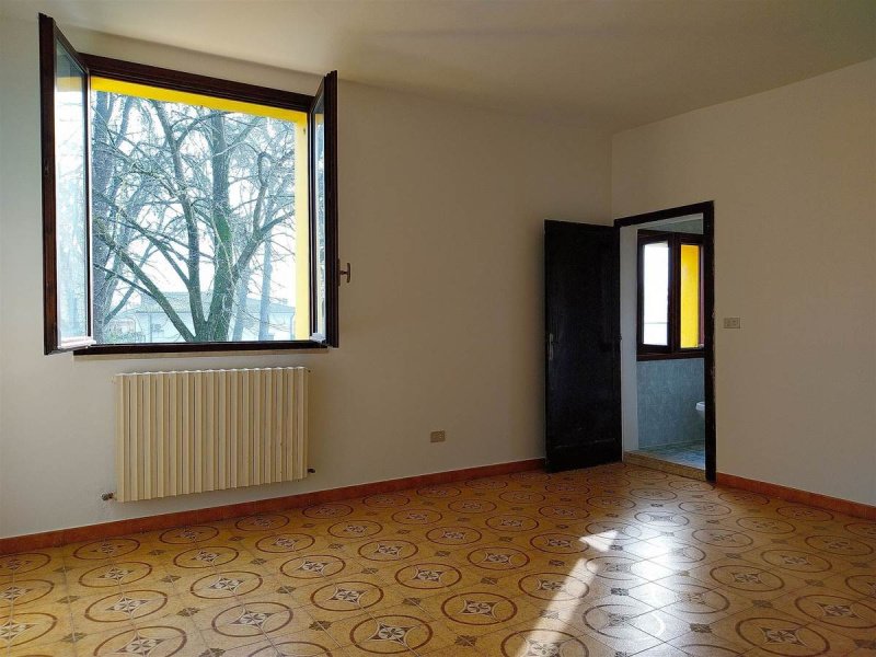 Крыша/земля в Конкордия-сулла-Секкьи