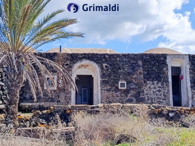 潘泰萊里亞石洞屋