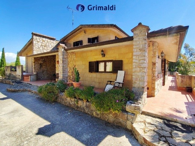Villa in Castellana Sicula
