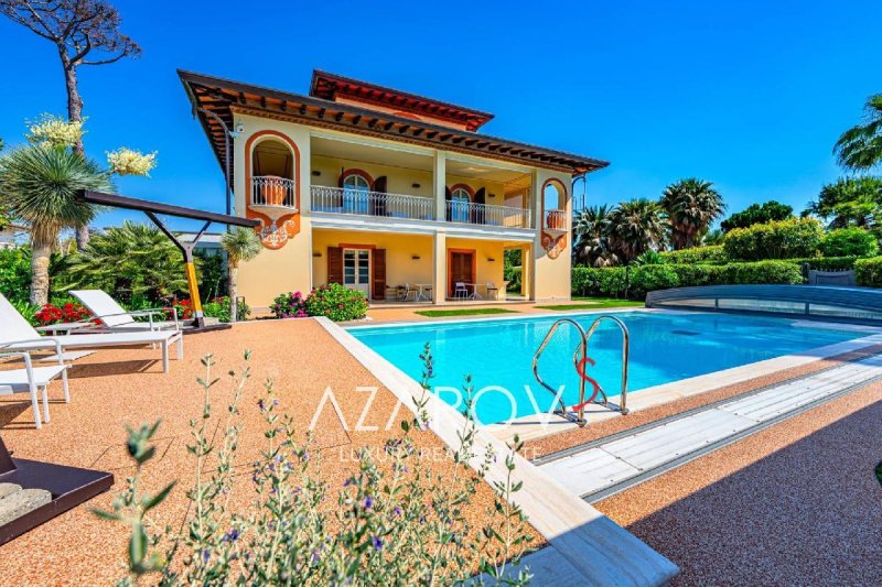 Villa a Forte dei Marmi