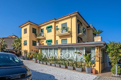 Hotel in Massa