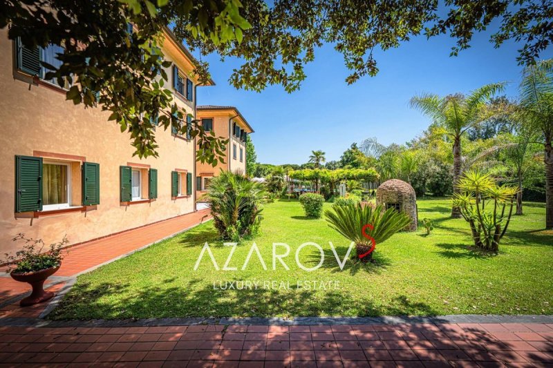 Hotel in Massa