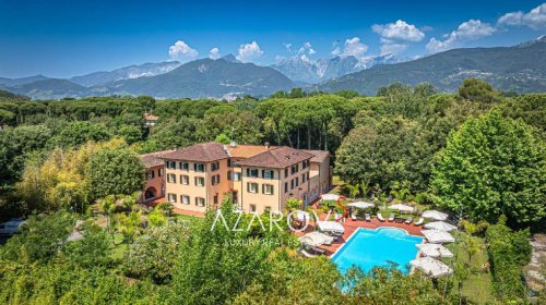 Hotel in Massa