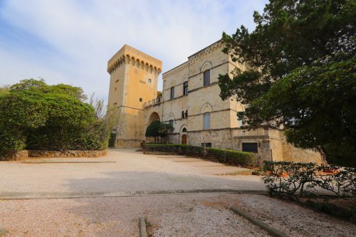 Historisch appartement in Rosignano Marittimo