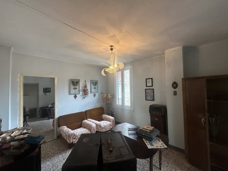 Особняк из двух квартир в Изолабона