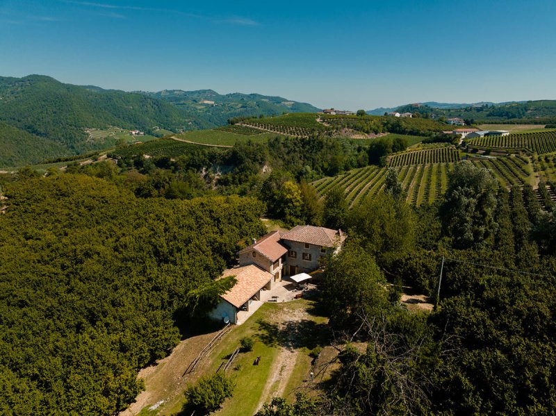 Country house in Castino