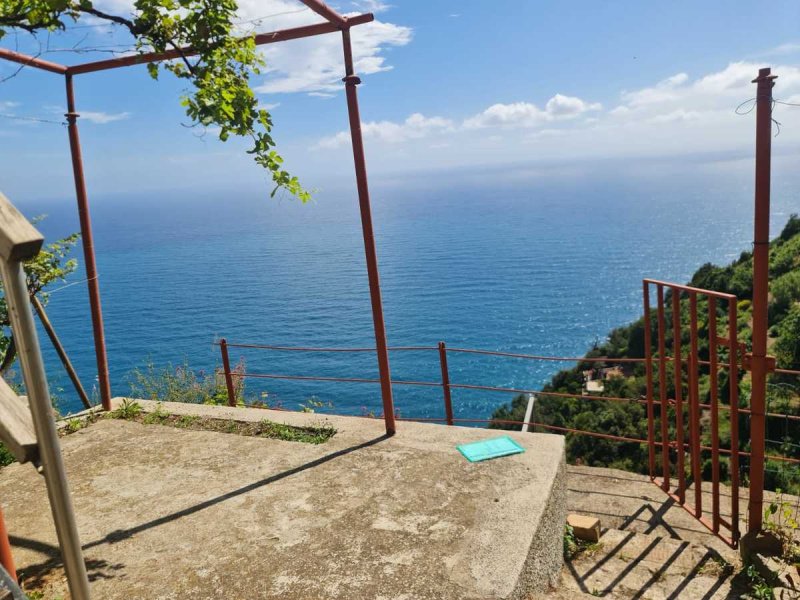 Half-vrijstaande woning in La Spezia