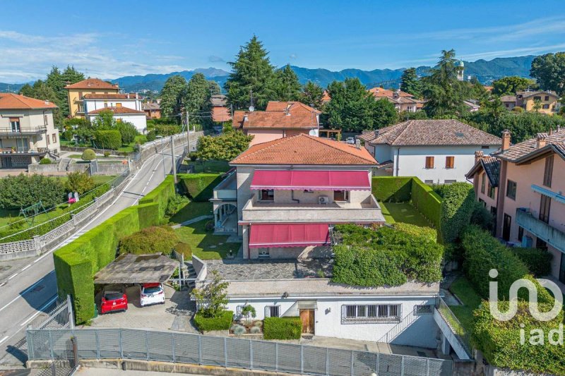 Villa in Casnate con Bernate