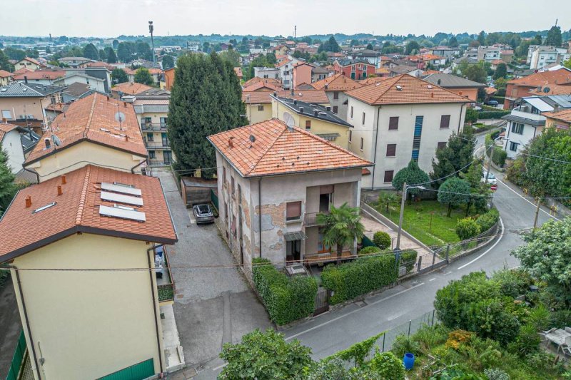 Half-vrijstaande woning in Cantù