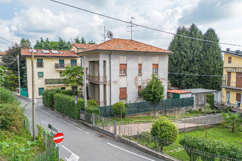 Semi-detached house in Cantù
