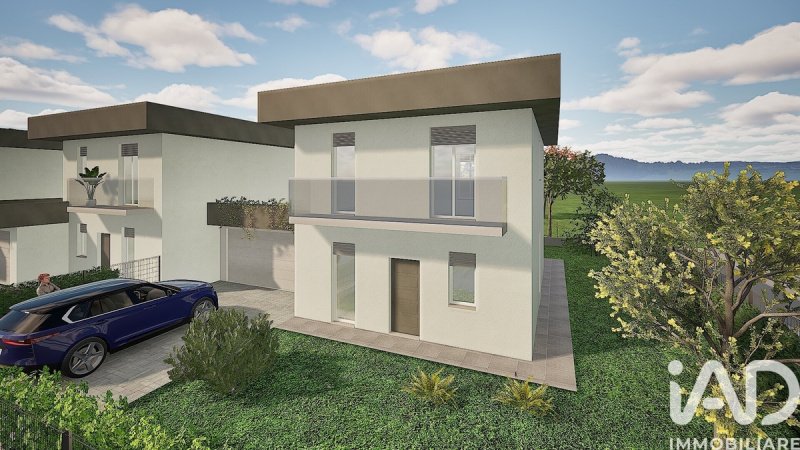 Reihenhaus in Fino Mornasco