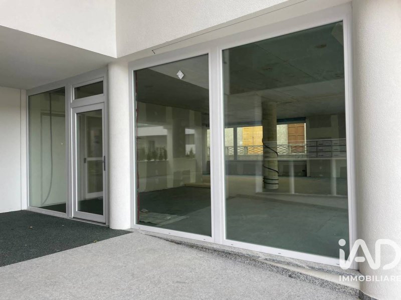 Commercial property in Cantù