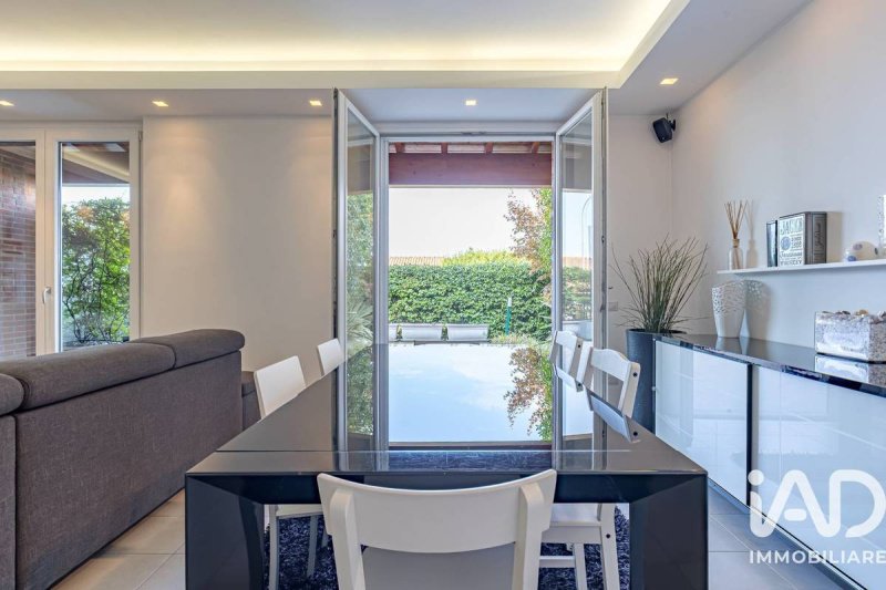 Semi-detached house in Vertemate con Minoprio