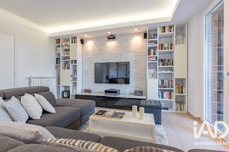 Semi-detached house in Vertemate con Minoprio