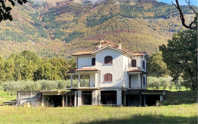 Villa a San Donato Val di Comino