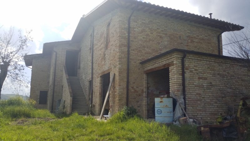 Detached house in Castignano