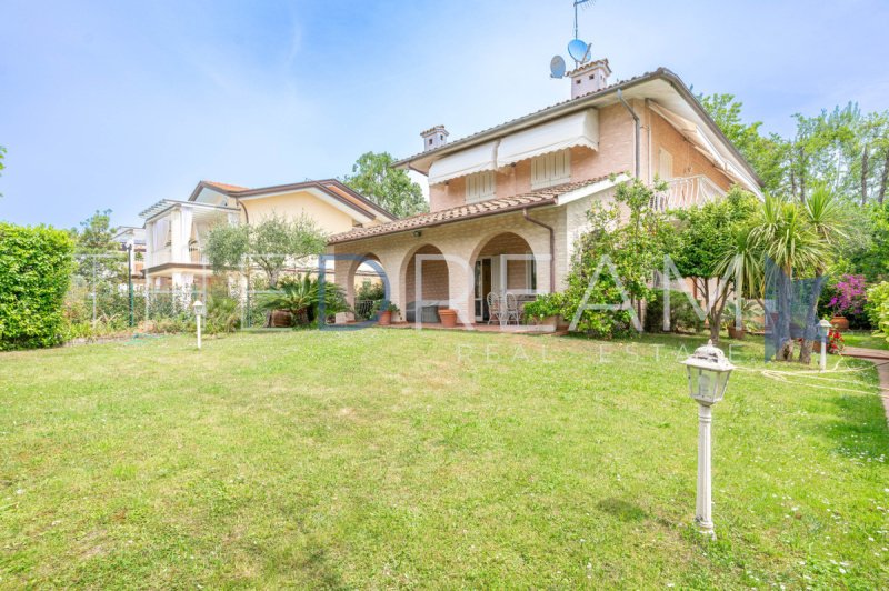 Villa a Forte dei Marmi