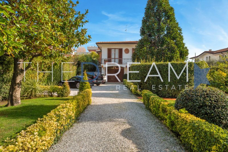 Villa in Forte dei Marmi