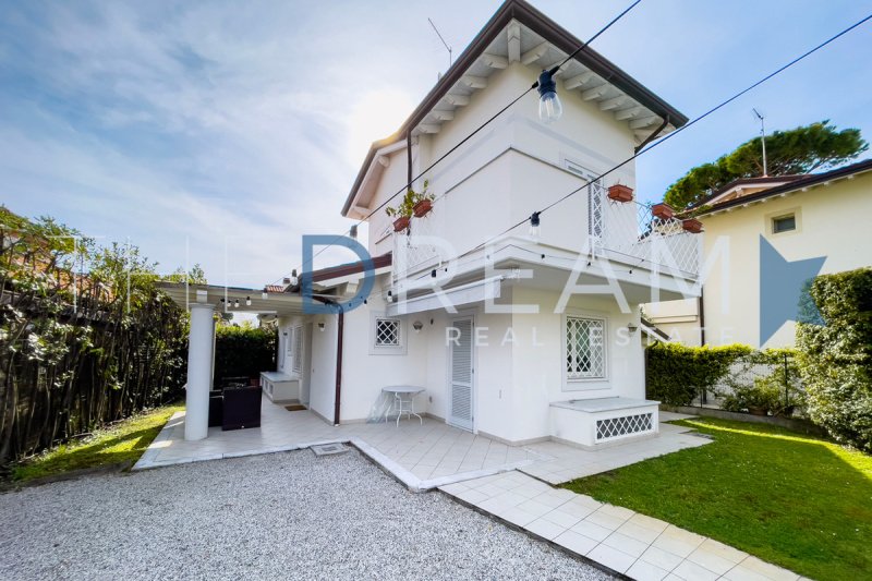 Villa in Forte dei Marmi