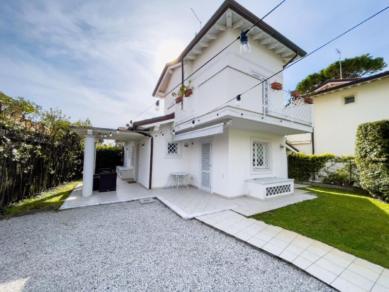 Villa in Forte dei Marmi