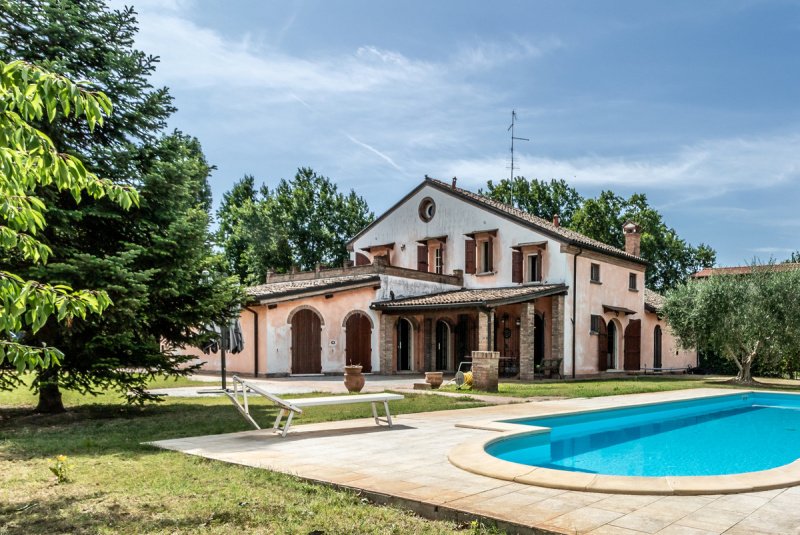 Villa en Russi