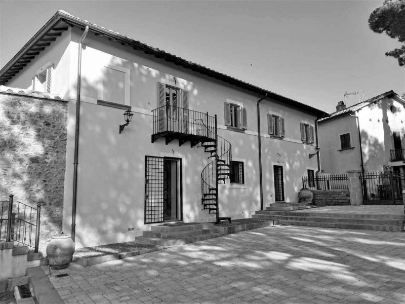 Historiskt hus i Canale Monterano