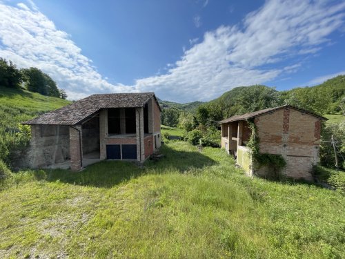 Country house in Godiasco