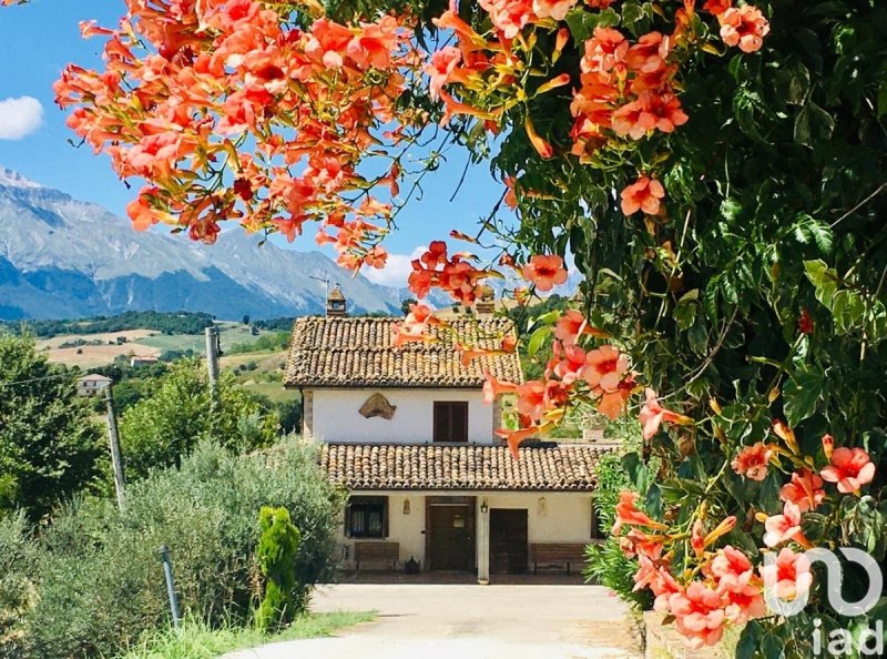 Сельский дом в Кастильоне-Мессер-Раймондо