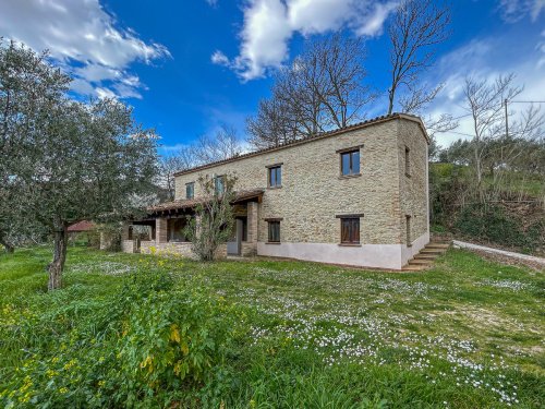 Klein huisje op het platteland in Montefiore Conca