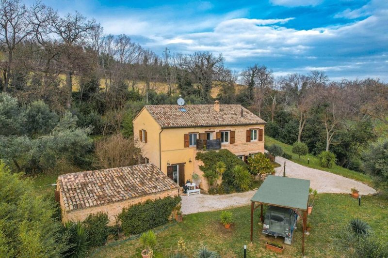 Отдельно стоящий дом в Монтекозаро