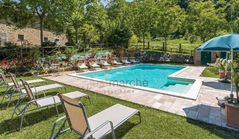 Klein huisje op het platteland in Serra San Quirico