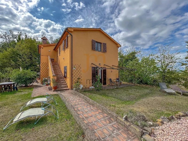 Farmhouse for sale in Sant'angelo In Vado [807116] | Gate-away®