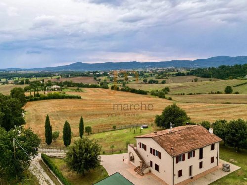 蒙泰卡斯特里利农舍