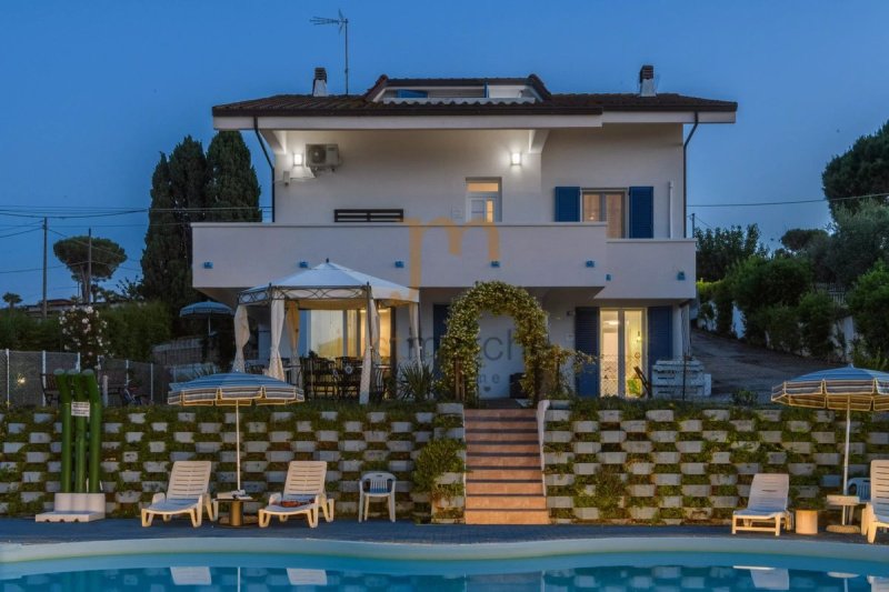 Villa à San Costanzo