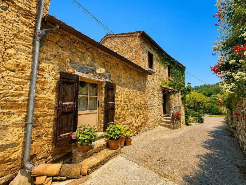 Casa de labranza en Belforte all'Isauro