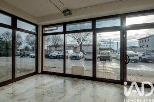 Kommersiell byggnad i Montichiari