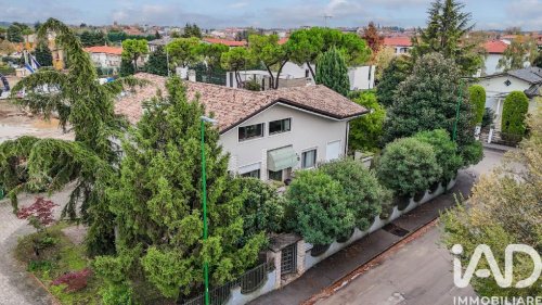 Villa a Peschiera del Garda