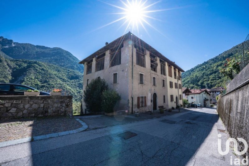 Palast in Borgo Chiese