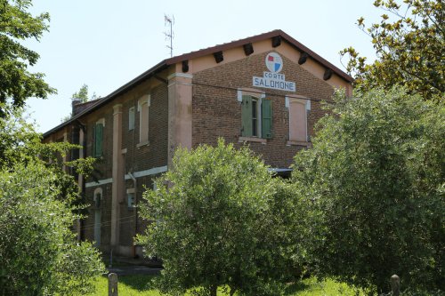 Klein huisje op het platteland in Jolanda di Savoia