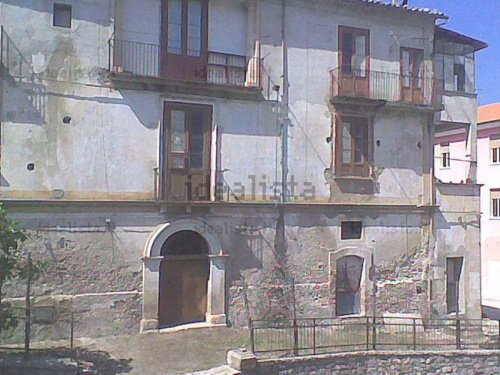 Hus från källare till tak i Mendicino