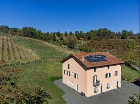 Country house in Rocca Grimalda