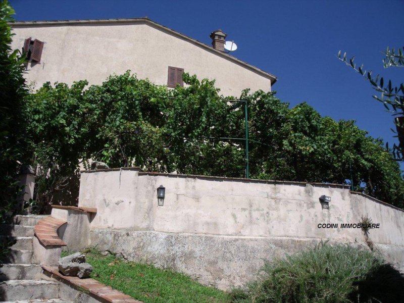 Semi-detached house in Todi