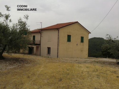 Detached house in Baschi
