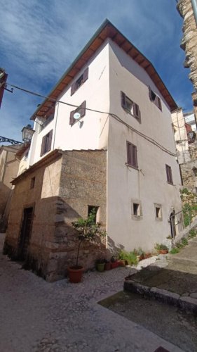 Многоквартирный дом в Альвито